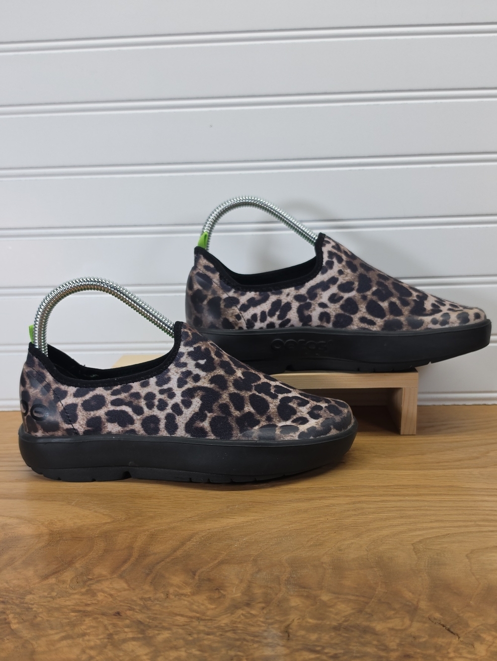 OOFOS OOmg eeZee Women's Leopard Print Slip-On Recovery Clog Size 6